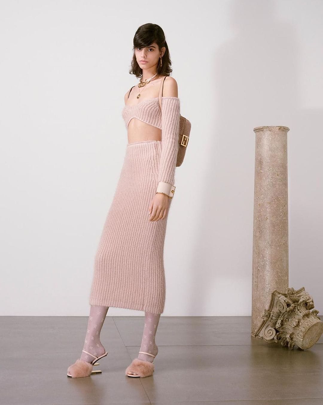 Lông thú giả là món đồ cần có cho mùa thu đông - 4