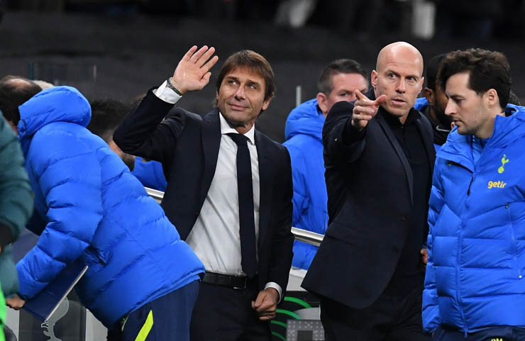 Conte vực dậy &#34;con tàu đắm&#34; Tottenham: Xứng danh gã thợ hàn, MU tiếc hùi hụi - 4