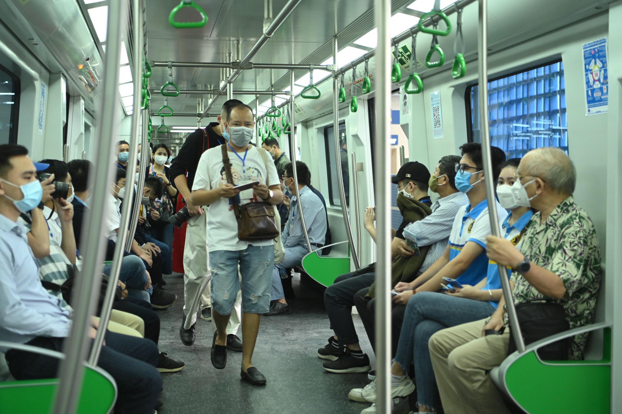 Người dân đi trải nghiệm tàu Cát Linh – Hà Đông