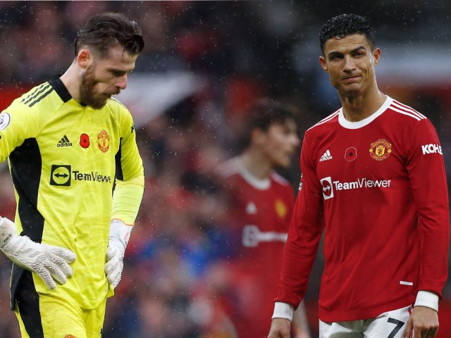 Bóng đá - Ronaldo phải làm hậu vệ, De Gea không "gánh" nổi thảm họa hàng thủ MU
