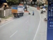 Thế giới - Clip: Xe máy bất ngờ phát nổ khiến 2 người mất mạng, nguyên nhân vì thứ &quot;chết người&quot; này