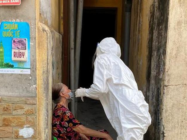 Tin tức trong ngày - Đại biểu Quốc hội: Có lô hàng cứu trợ cả tháng chưa lấy ra được nhưng vẫn "đúng quy trình"