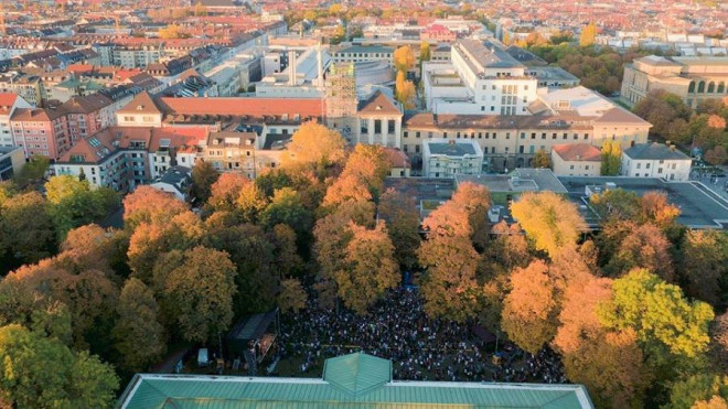 Là trường kỹ thuật, TUM mang vẻ đẹp hiện đại nhưng vẫn có sự hòa hợp giữa kiến trúc và thiên nhiên.