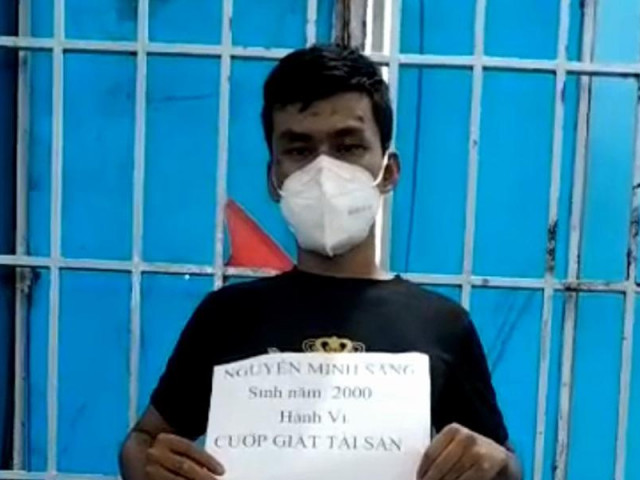 Pháp luật - Giật iPhone XSMax, bị cô gái giật ngược lại làm tên cướp té xe