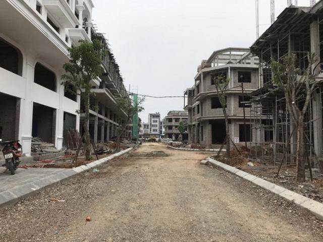 Kinh doanh - Lo ngại "vỡ bóng" từ chứng khoán, bất động sản