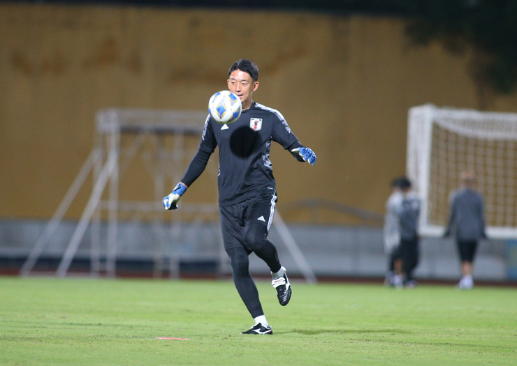 2 ngôi sao Nhật Bản đá Ngoại hạng Anh vắng mặt buổi tập ở Hàng Đẫy - 4