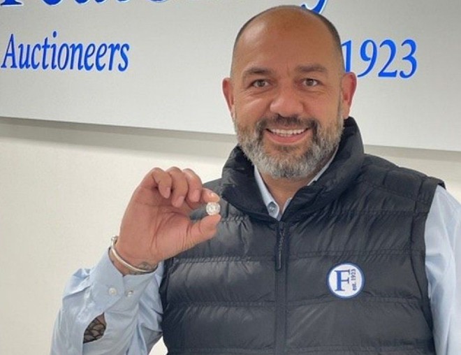 Viên kim cương cực kỳ hiếm suýt bị bỏ vào thùng rác - 3