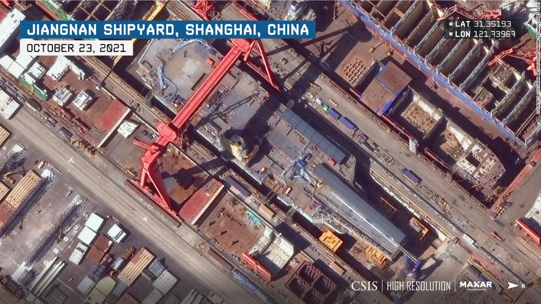 Hình ảnh vệ tinh mới nhất về tàu sân bay Trung Quốc đang đóng dở (ảnh: CNN)