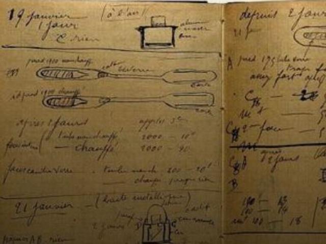 Giáo dục - du học - Vì sao sổ tay của Marie Curie sau 1600 năm vẫn chưa hết nhiễm xạ?