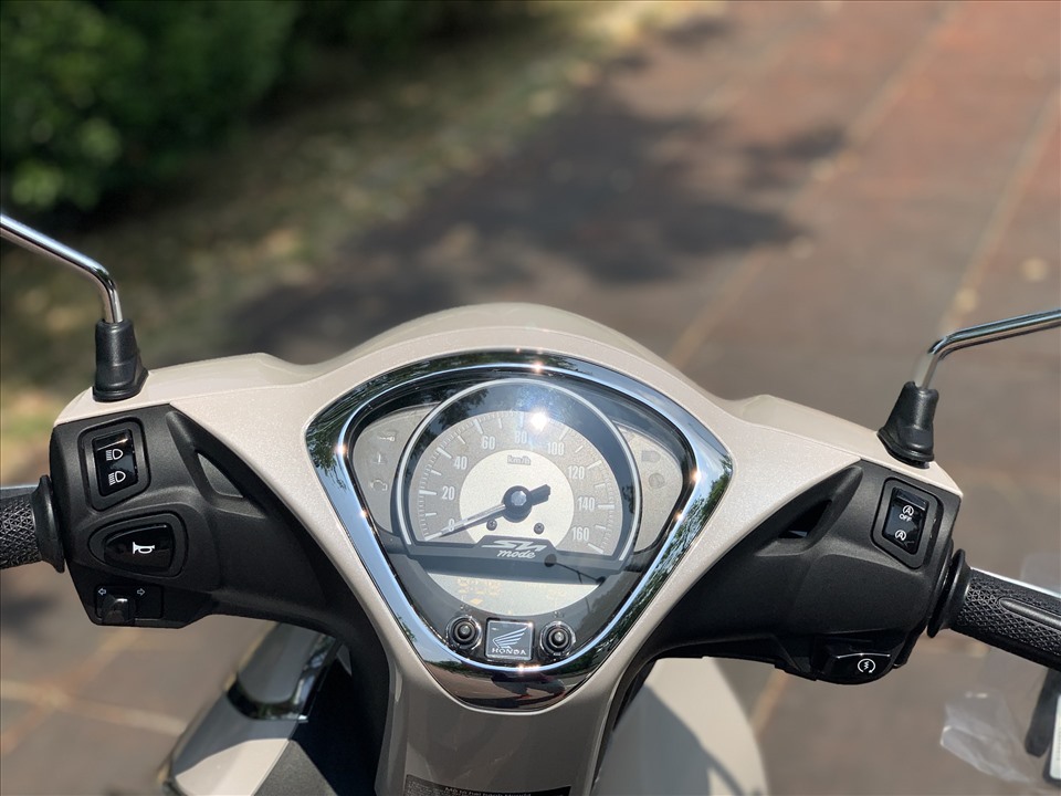 Piaggio Liberty vs Honda SH Mode: Quý cô nên chọn xe tay ga nào? - 4