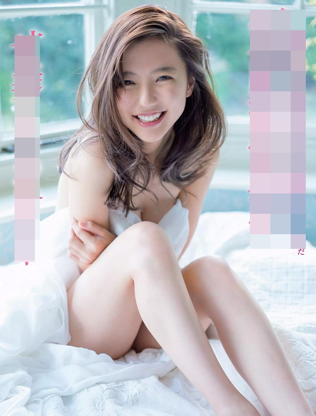 Erina Mano là một người mẫu nội y, diễn viên nổi tiếng ở Nhật Bản.
