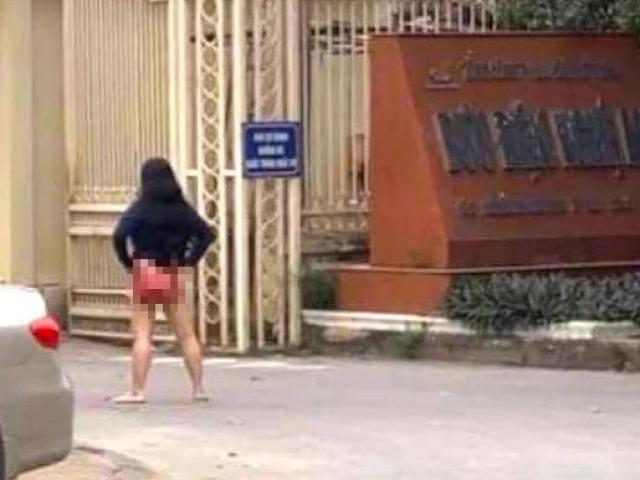 Tin tức trong ngày - Bức xúc vì bưu phẩm bị trả lại, người phụ nữ lột quần đứng trước bưu điện chửi bới