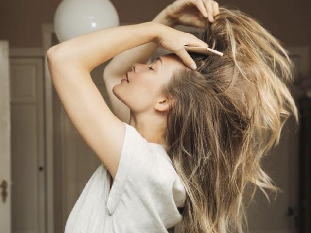 Làm đẹp - 5 bước ủ tóc dầu nóng tại nhà giúp “góc con người” đẹp như từ tiệm về