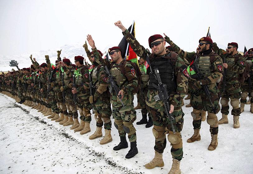 Các quan chức Afghanistan tham nhũng tạo nên vô số "binh sĩ ma" khiến chính phủ Afghanistan thua chóng vánh Taliban. Ảnh minh họa: AP