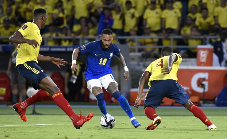 Neymar bất lực trước Colombia ở lượt đi