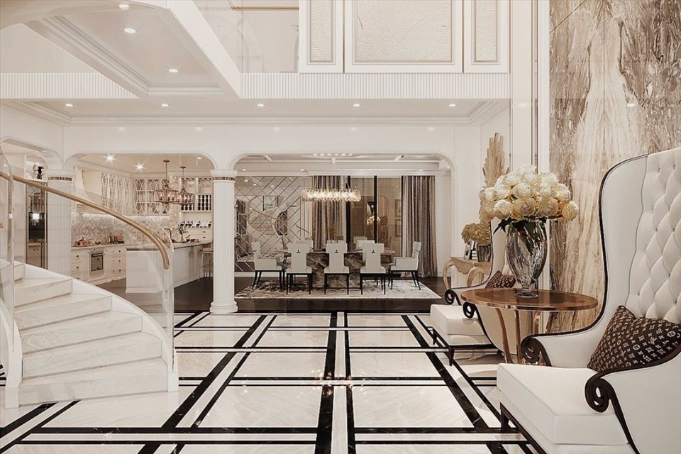 Toàn cảnh biệt thự của Lệ Quyên gây ngỡ ngàng: 3,6 tỷ chỉ đủ xây cổng nhà? - 4