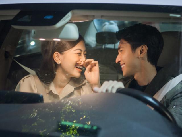 Đời sống Showbiz - Bình An, Phương Nga tình "ngọt như mía lùi" từ trên xe ô tô tới chốn đông người