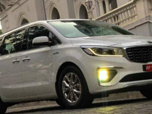 Tin tức ô tô - Kia Carnival phiên bản 6 chỗ ra mắt, giá khoảng 883 triệu đồng