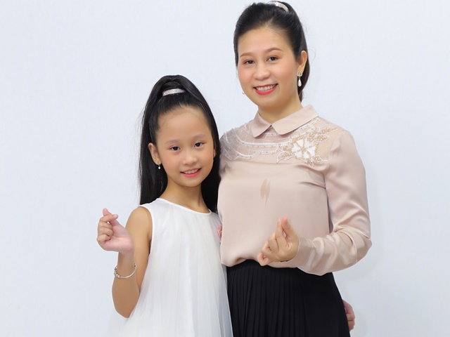 Giải trí - Bé gái 8 tuổi lên truyền hình chứng minh với bạn rằng "mình có bố"