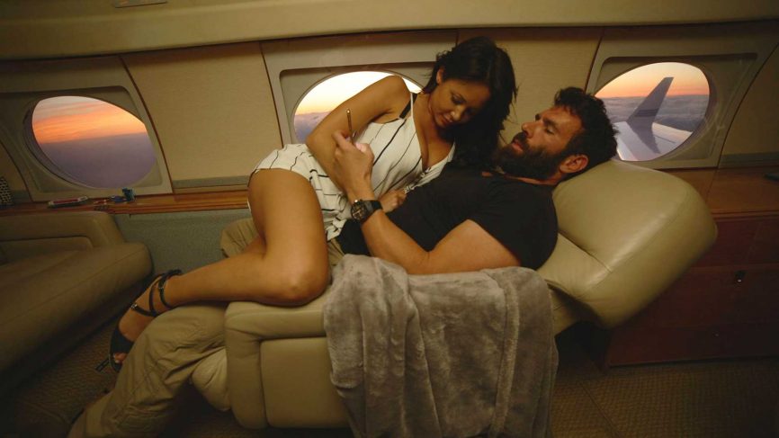 Nhiều cặp đôi chọn những "chuyến bay tình yêu"&nbsp;để tìm cảm giác mới lạ trên trời (ảnh: NY Post)