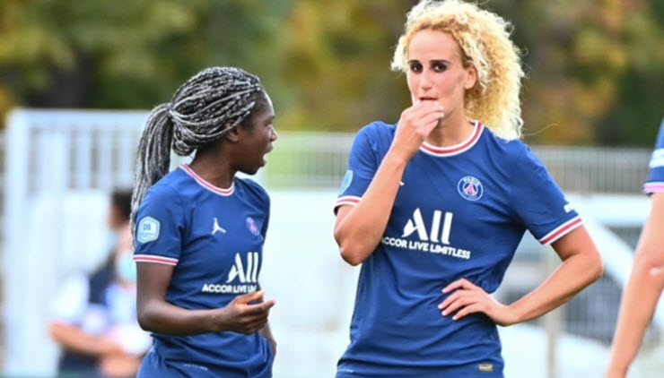 Diallo (trái) thuê 2 người hành hung đồng đội Hamraoui (phải)