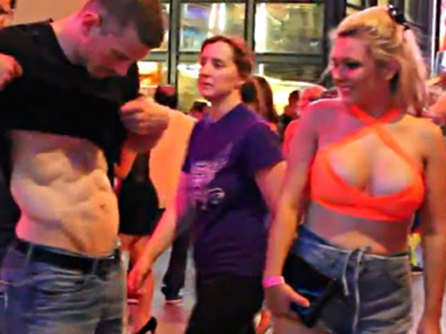 Tranh vui - Muôn kiểu bụng 6 múi bá đạo của các quý ông khiến chị em "cười ngất"