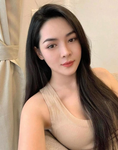 Cuộc đời của Vũ Thanh Quỳnh như bước sang một trang mới sau khi thực hiện các cuộc phẫu thuật thẩm mỹ như cắt hàm, chỉnh hô, chỉnh răng, nhấn mí, nâng mũi.