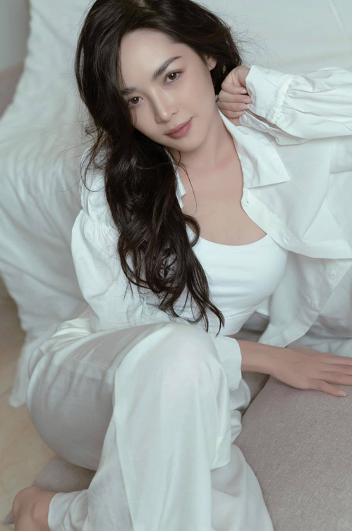 Không chỉ là chuyên viên tư vấn của một bệnh viện phẫu thuật thẩm mỹ, Vũ Thanh Quỳnh còn là người mẫu và KOL quảng cáo.