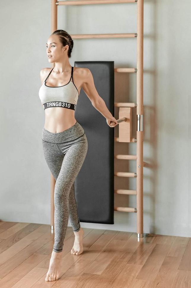 Siêu mẫu Phương Mai bất ngờ mắc nhược điểm ngoại hình do một thói quen nhiều người vẫn làm - 2