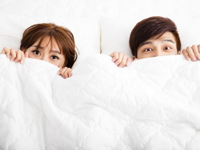 Bạn trẻ - Cuộc sống - Những sự cố bất ngờ lúc thăng hoa khiến các cặp đôi muốn độn thổ