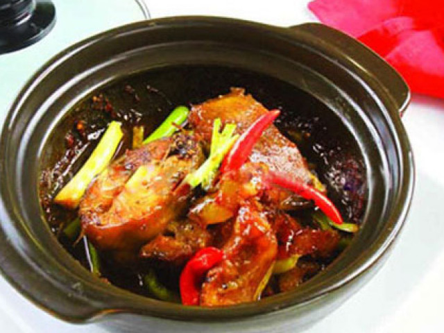 Ẩm thực - Cách làm cá diếc kho nghệ, kho riềng đã ăn là ghiền