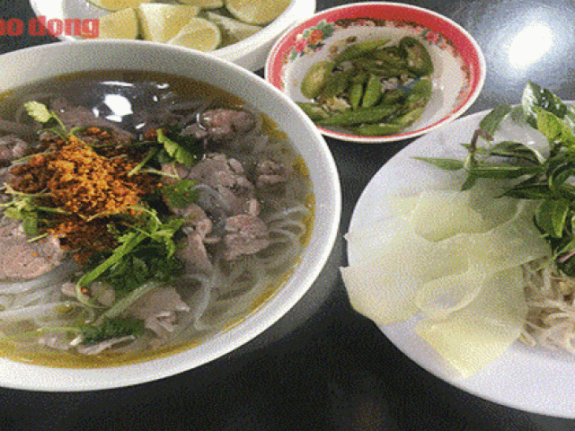 Ẩm thực - Về phố cổ, ăn… phở Hội An