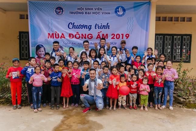 Nữ sinh Đại học Vinh đam mê tình nguyện có nhiều thành tích trong học tập - 2