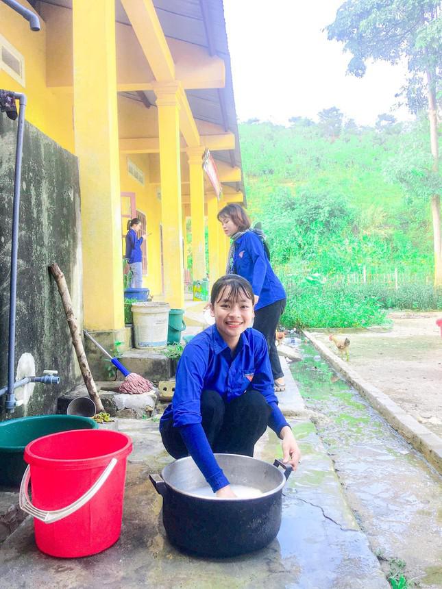 Nữ sinh Đại học Vinh đam mê tình nguyện có nhiều thành tích trong học tập - 5