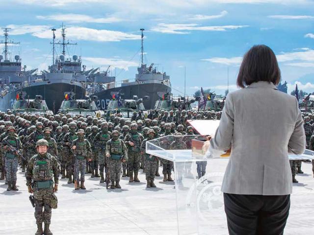 Thế giới - Sợ không chống nổi đại lục, Đài Loan quyết đại tu "đội quân dâu tây"