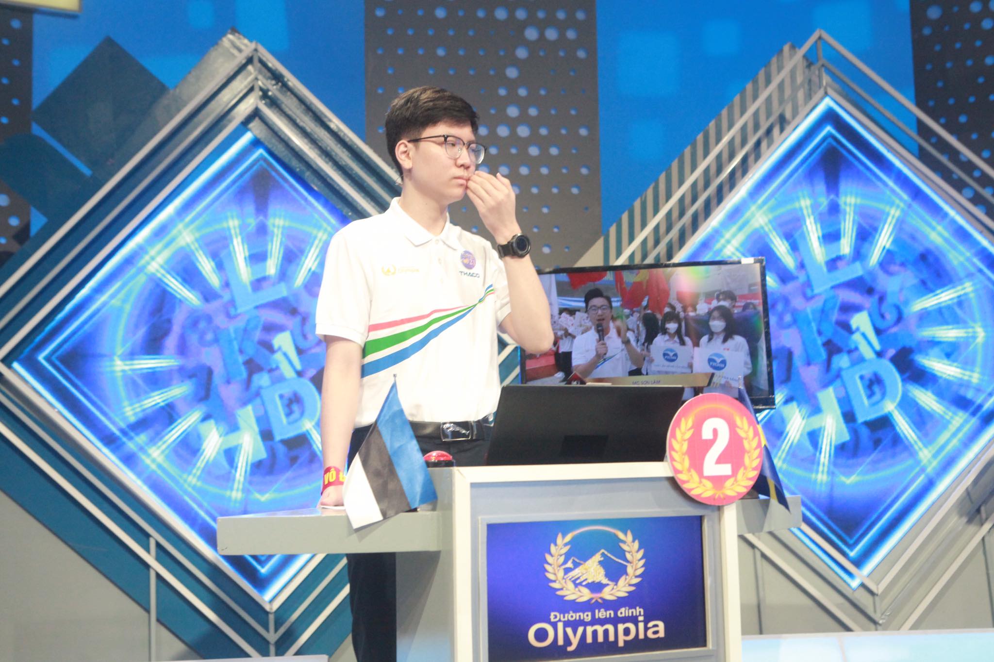  Nguyễn Việt Thái - nam sinh có
niềm đam mê đặc biệt với "Đường lên đỉnh Olympia". Việt Thái gây ấn
tượng với lối chơi "máu lửa", những biểu cảm cảm xúc vỡ òa. Cậu bạn
cũng vướng phải khá nhiều thị phi trong suốt thời gian vừa qua.