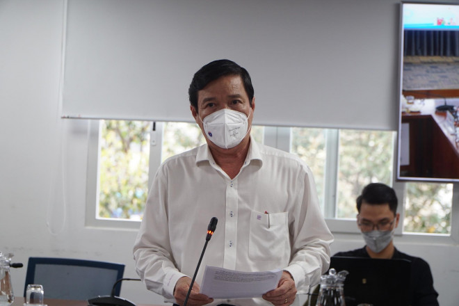 Ông Nguyễn Hữu Hưng, Phó Giám đốc Sở Y tế TP HCM, trả lời tại buổi họp báo về Covid-19 chiều 15-11