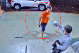 Cán bộ công an chĩa súng đe dọa nhân viên y tế: Giám đốc Trung tâm Y tế nói gì?
