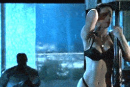 Phim - Sự thật sau cảnh múa cột bốc lửa, màn suýt chết đuối... khiến sao "tá hỏa"