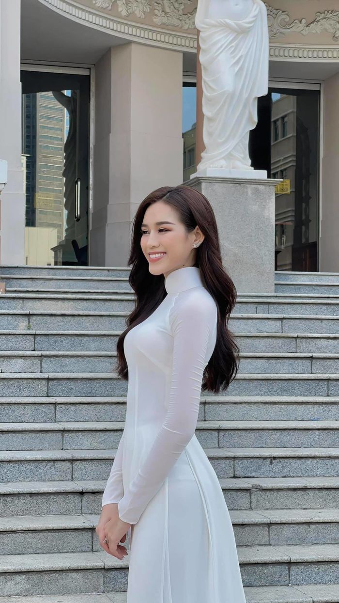 Sau lần mắc lỗi nội y, hoa hậu Đỗ Thị Hà mặc áo dài trắng mỏng sexy mà vẫn như nàng thơ - 4