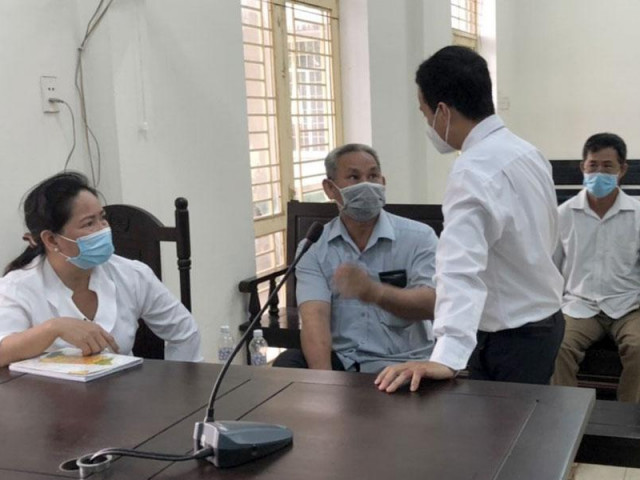 Pháp luật - 3 người dính tội vì khóa cửa nhốt 4 công an