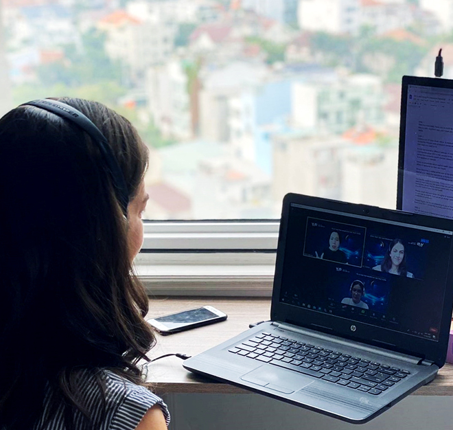 Cô Emma Cronwright là một giáo viên giàu kinh nghiệm tại VUS trong giảng dạy tiếp Anh, đặc biệt trong việc khơi tạo sự sinh động trong lớp học.