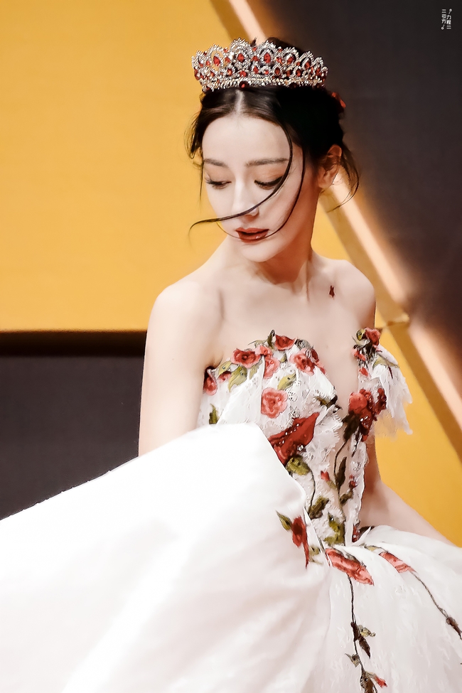 Nữ diễn viên sinh năm 1992 không chỉ được khen ngợi ở diện mạo mà còn được đề cao cả ở vóc dáng.
