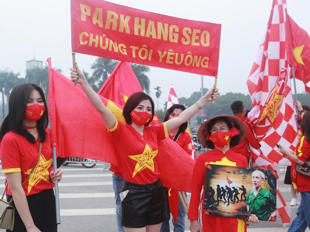 Tin tức trong ngày - Cổ động viên "tiếp lửa" tuyển Việt Nam trận gặp Saudi Arabia