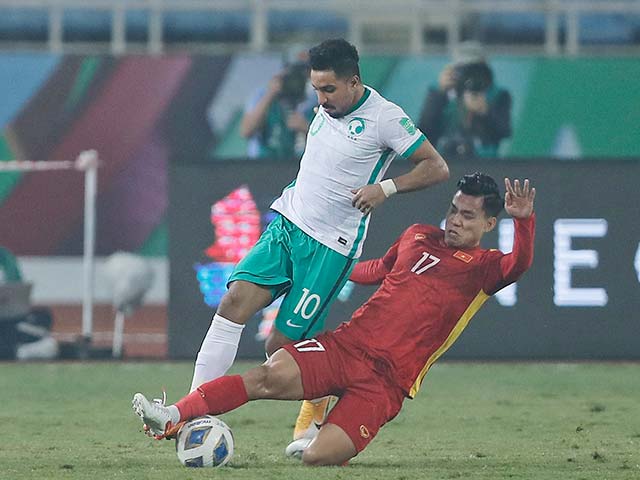 Bóng đá - ĐT Việt Nam nhận 5 thẻ vàng lãng xẹt: Văn Toàn ngã vờ, Quế Ngọc Hải gây gổ