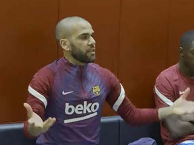 Bóng đá - Tin mới nhất bóng đá tối 16/11: Alves phát biểu hùng hồn trong phòng thay đồ Barca