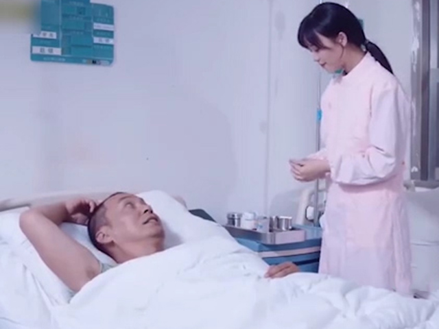 Cười 24H - Bị cô y tá hiểu nhầm "chọc ghẹo" khiến chàng trai nhận cái kết cay đắng