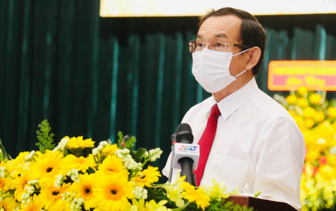 Bí thư Thành ủy TP HCM Nguyễn Văn Nên có bài phát biểu hơn 30 phút tại buổi họp mặt sáng 17-11