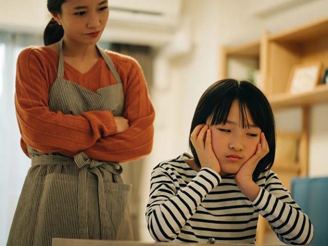 Giáo dục - du học - 4 dấu hiệu bố mẹ dễ nhận biết nhất con mình đang hư hỏng, cần chỉnh đốn ngay