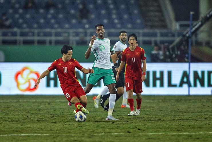 Công Phượng là 1 trong 7 cầu thủ&nbsp;Việt Nam có thể bị treo giò ở trận gặp Trung Quốc nếu bị thẻ trước Australia